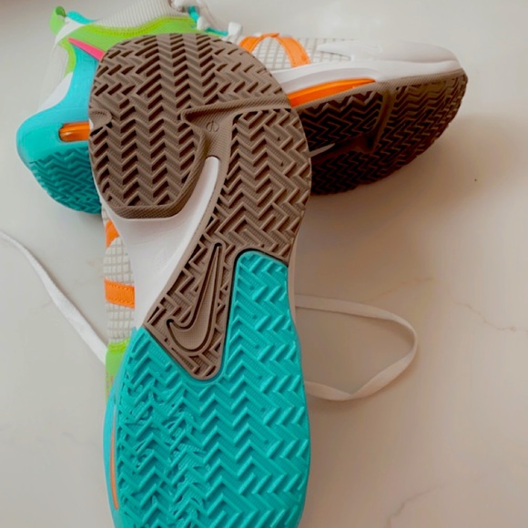 Nike LeBron Basketball Sneakers - Picture 10 of 14